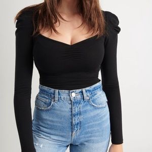 Puff sleeve, black crop top